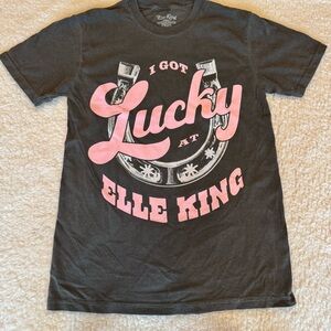 Elle King Tour 2023 Graphic Tee Black Pink‎ Lucky Horseshoe Concert Shirt